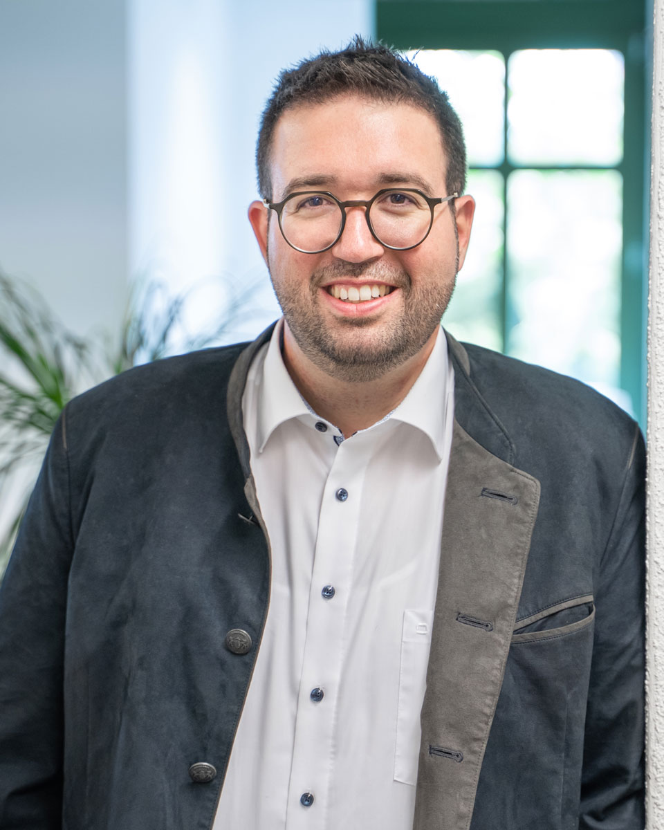 Raffael Eggenberger-Portrait_4-5 Emanuel Sorba 960x1200 1